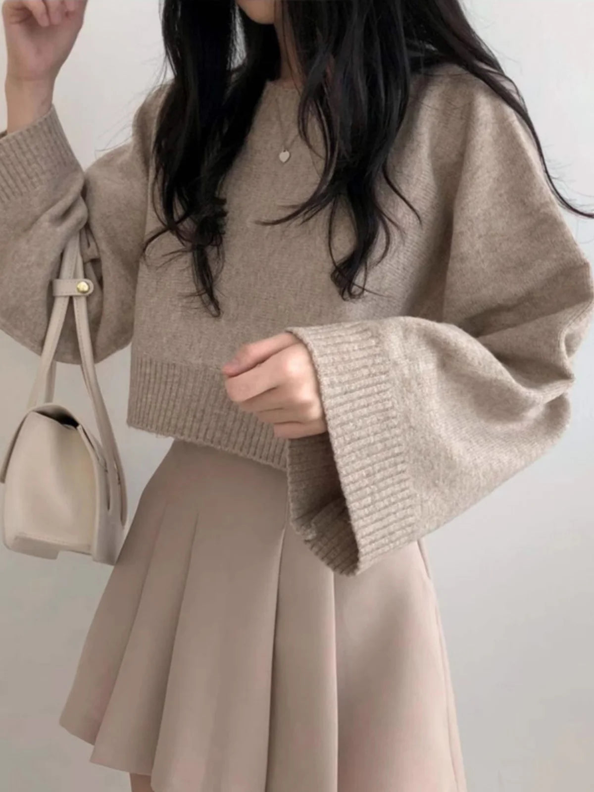 Chic Loose Women's Knit Sweater – Cozy Long Sleeve Round Neck Pullover for Autumn & Winter