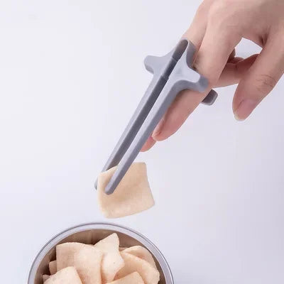 Hands-Free Finger Chopsticks for Snacks – Gaming Chopstick Tool for Eating Chips, Fruits, Sushi Without Mess