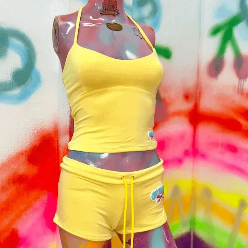 Y2K Style Crop Top with Graphic Letter Print – Grunge Streetwear Harajuku Casual Summer Camisole for Emo Girl Aesthetic, Paired with Sexy Women’s Shorts and Pants
