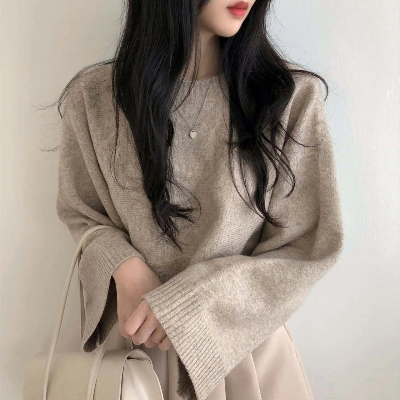 Chic Loose Women's Knit Sweater – Cozy Long Sleeve Round Neck Pullover for Autumn & Winter