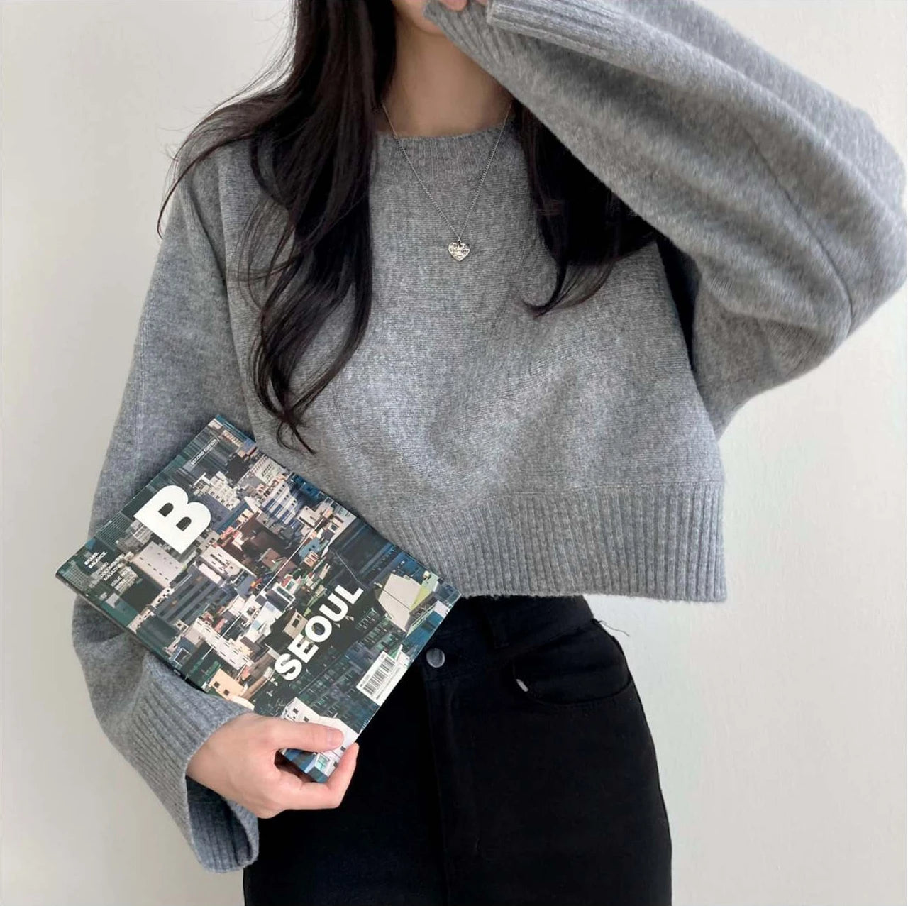 Chic Loose Women's Knit Sweater – Cozy Long Sleeve Round Neck Pullover for Autumn & Winter