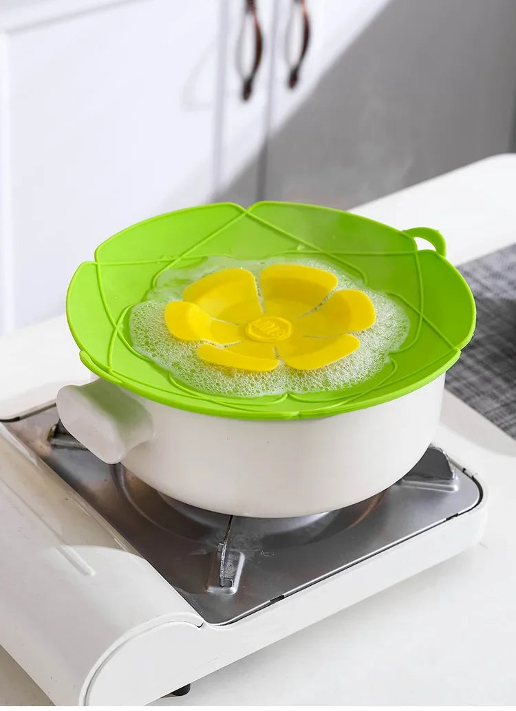 26CM Silicone Spill Stopper Lid – Heat-Resistant Cover for Pots and Pans, Multi-Purpose Microwave-Safe Kitchen Tool