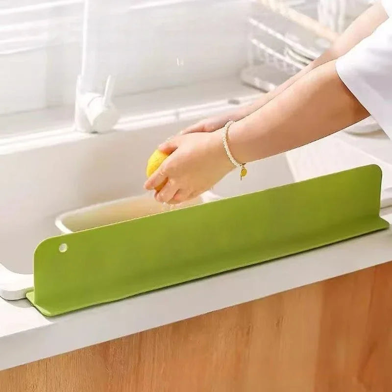 Silicone Splash Guard for Kitchen Sink, Waterproof and Easy to Clean, Universal Fit Kitchen Accessory for Home Use