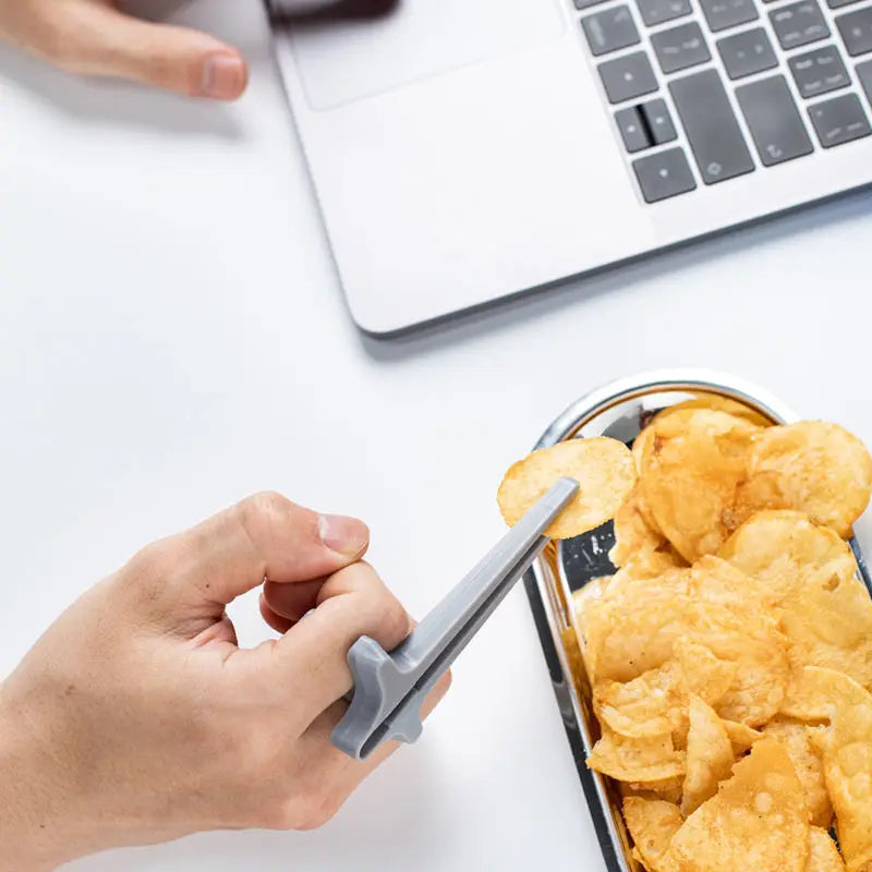 Hands-Free Finger Chopsticks for Snacks – Gaming Chopstick Tool for Eating Chips, Fruits, Sushi Without Mess