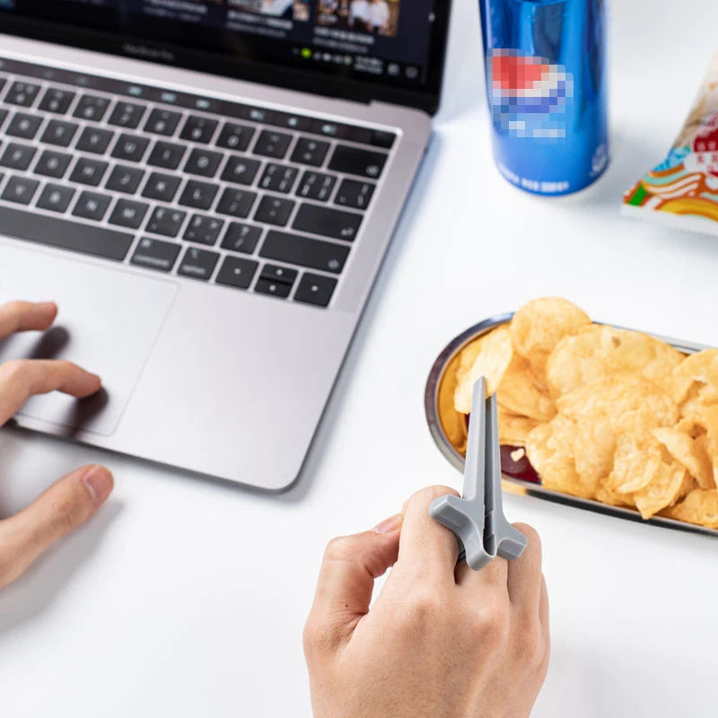 Hands-Free Finger Chopsticks for Snacks – Gaming Chopstick Tool for Eating Chips, Fruits, Sushi Without Mess
