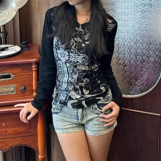 Vintage Gothic Graphic Tee for Women – Y2K Aesthetic Black Punk V-Neck T-shirt, Retro Grunge Harajuku Style