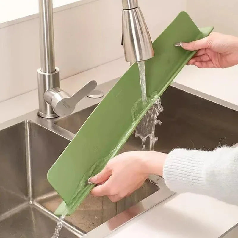 Silicone Splash Guard for Kitchen Sink, Waterproof and Easy to Clean, Universal Fit Kitchen Accessory for Home Use