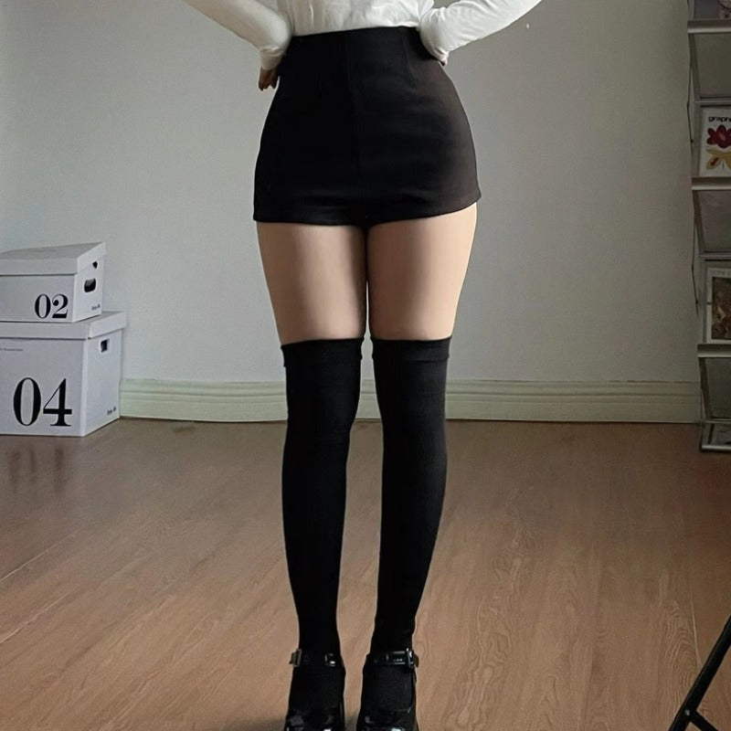 Women's Slim Fit Black Shorts – Korean Streetwear Style, High Elasticity, Clubwear & Casual Fashion for Autumn