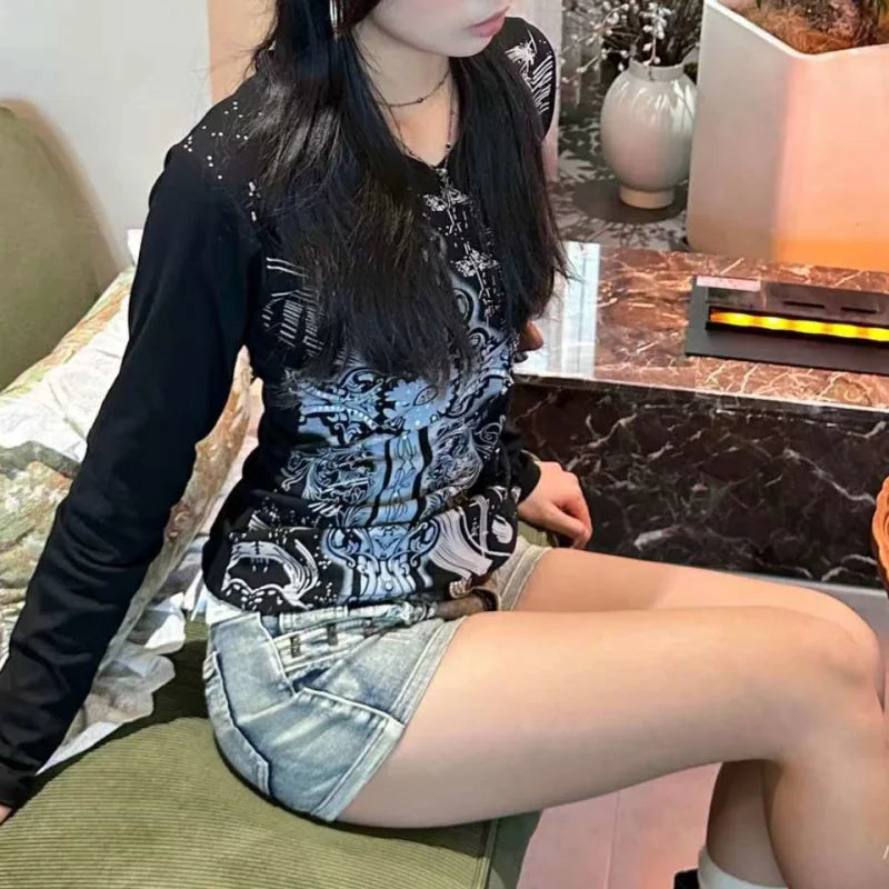 Vintage Gothic Graphic Tee for Women – Y2K Aesthetic Black Punk V-Neck T-shirt, Retro Grunge Harajuku Style