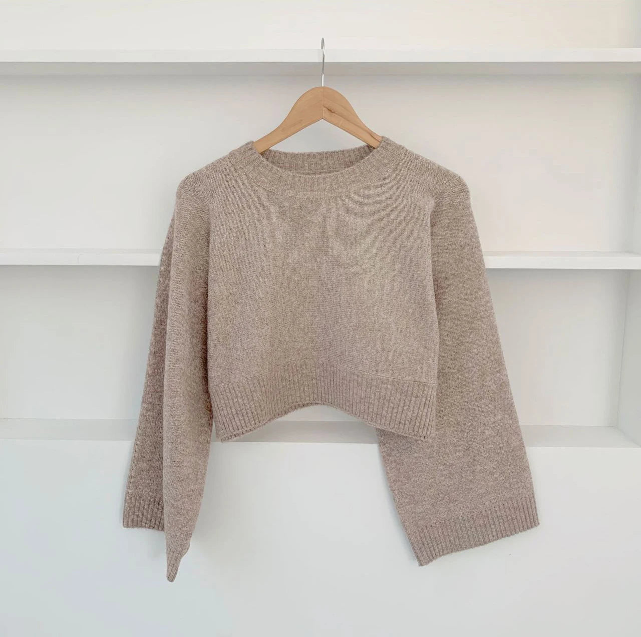Chic Loose Women's Knit Sweater – Cozy Long Sleeve Round Neck Pullover for Autumn & Winter