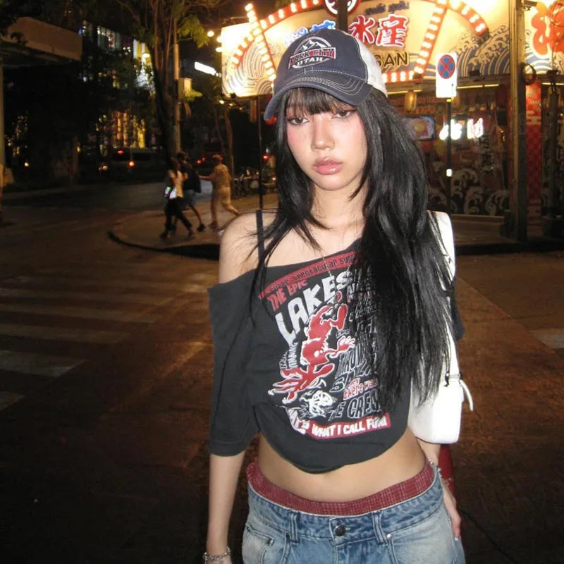 Y2K Off-Shoulder Gothic Crop Tee – Women’s Punk-Inspired Letter Print T-Shirt, Harajuku Aesthetic Grunge Streetwear, Slim Fit Summer Top