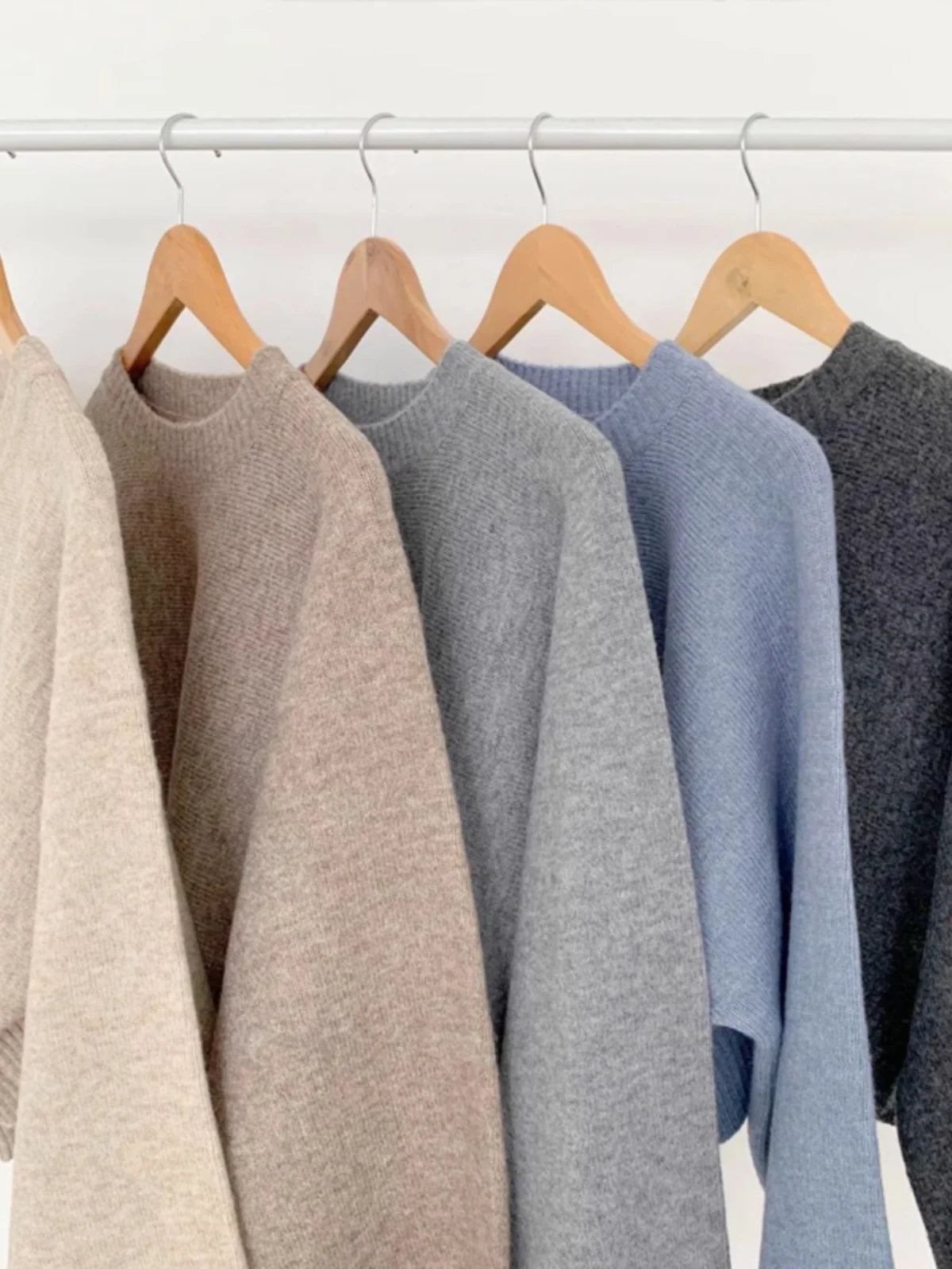 Chic Loose Women's Knit Sweater – Cozy Long Sleeve Round Neck Pullover for Autumn & Winter