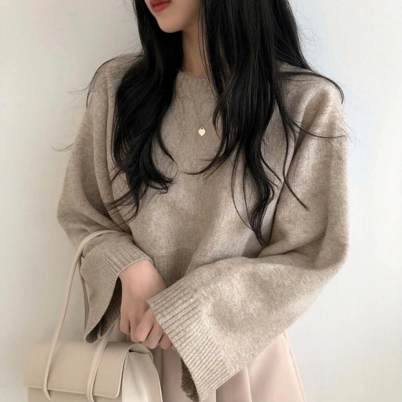 Chic Loose Women's Knit Sweater – Cozy Long Sleeve Round Neck Pullover for Autumn & Winter