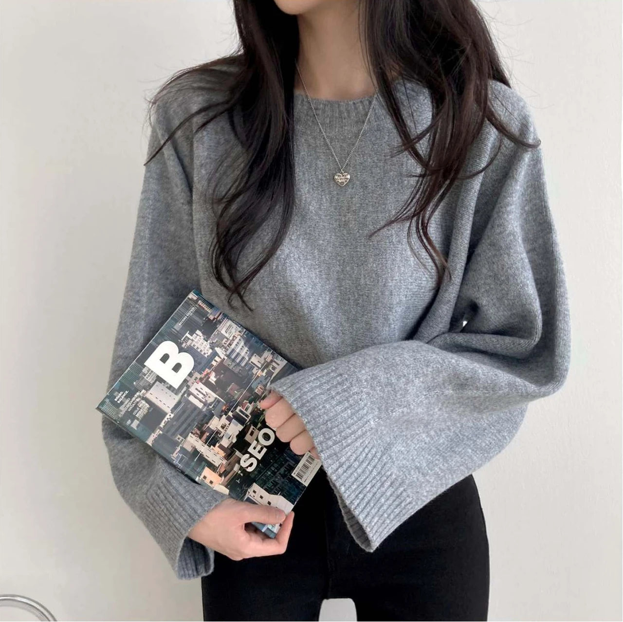 Chic Loose Women's Knit Sweater – Cozy Long Sleeve Round Neck Pullover for Autumn & Winter