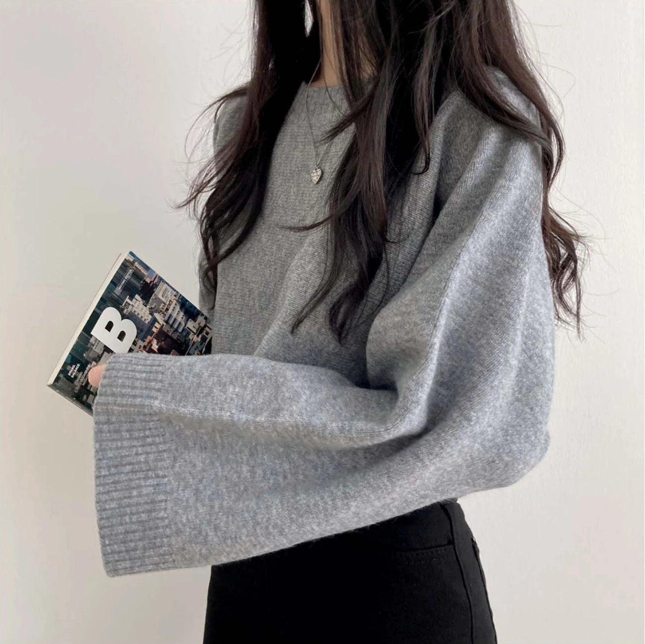 Chic Loose Women's Knit Sweater – Cozy Long Sleeve Round Neck Pullover for Autumn & Winter