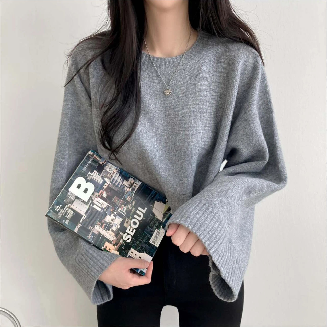 Chic Loose Women's Knit Sweater – Cozy Long Sleeve Round Neck Pullover for Autumn & Winter