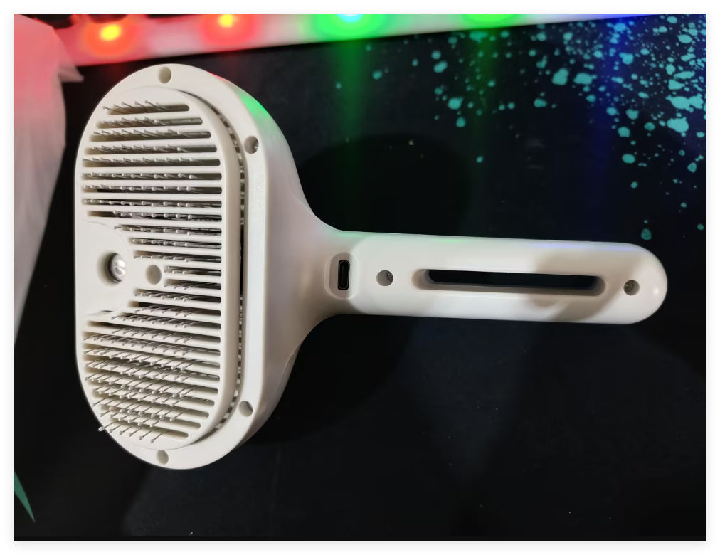 Self-Cleaning Pet Comb with Built-In Mist – Hair Remover & Grooming Brush for Dogs & Cats