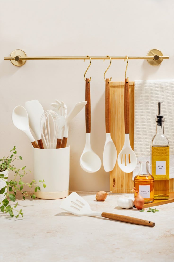 Kitchen & Dining