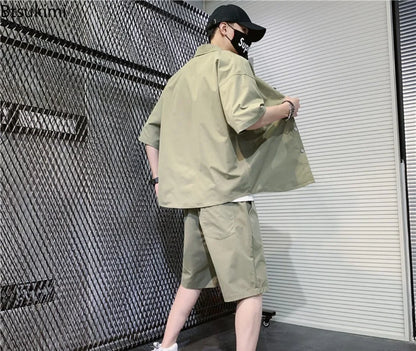 2025 Trendy Korean-Style Men's Summer Outfit – Casual Two-Piece Set Featuring Short Sleeve Shirt &amp; Matching Shorts, Stylish High Street Look for Daily &amp; Streetwear Fashion