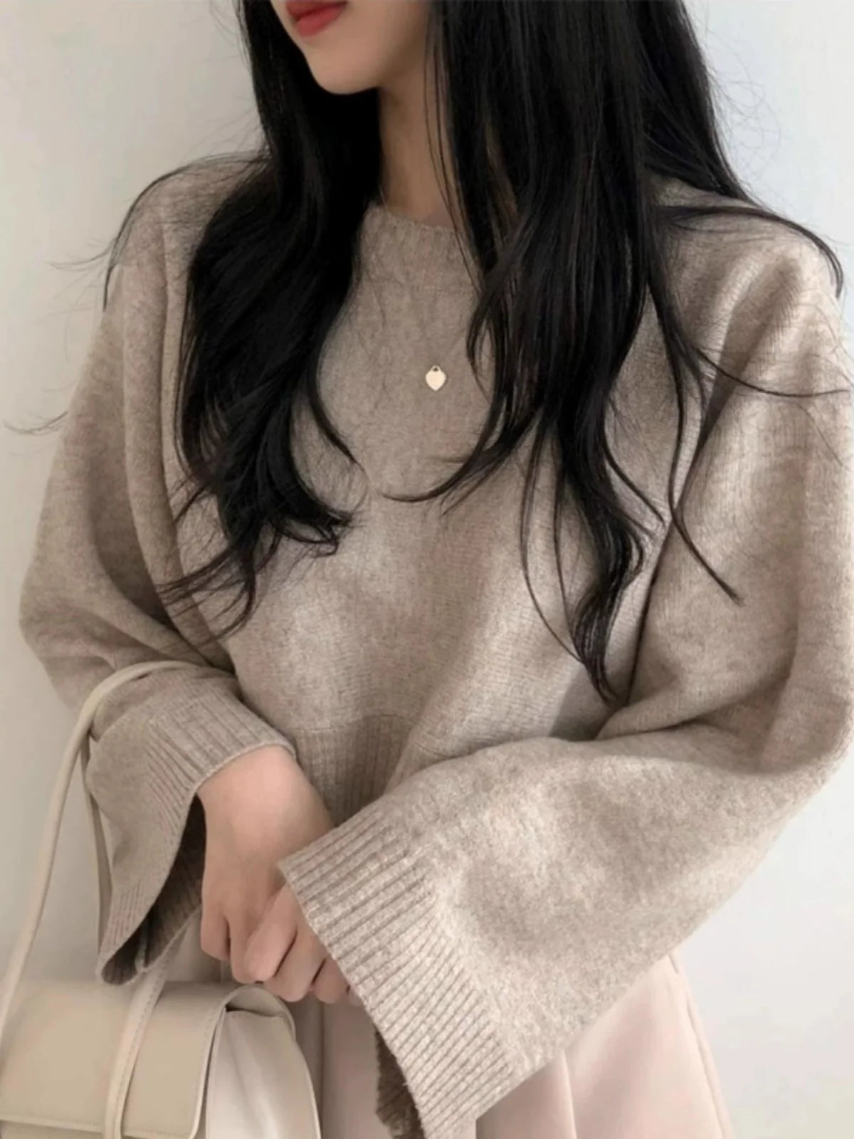 Chic Loose Women's Knit Sweater – Cozy Long Sleeve Round Neck Pullover for Autumn & Winter