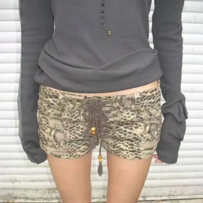 Women's Retro Leopard Print Denim Shorts – Washed Slim Fit Streetwear Y2K Style Summer 2025