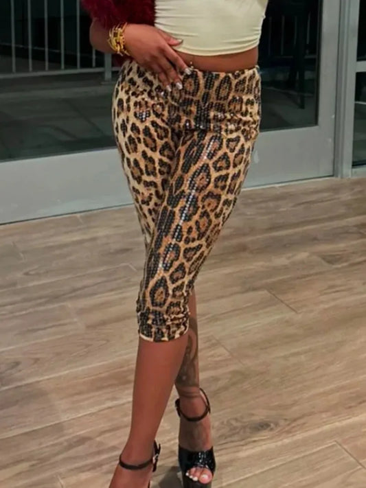 Women's Leopard Print Sequin Shorts – Sexy Knee-Length Clubwear, Slim Fit Party Pants for Evening &amp; Street Style &nbsp;